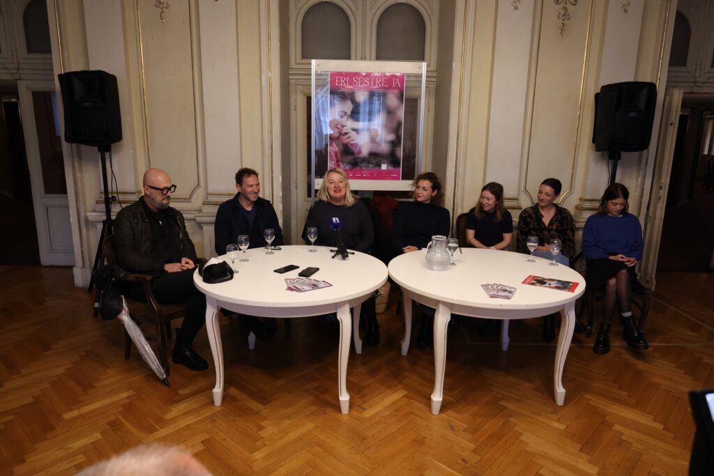 „Tri sestre, ja“: konferencijia za novinare