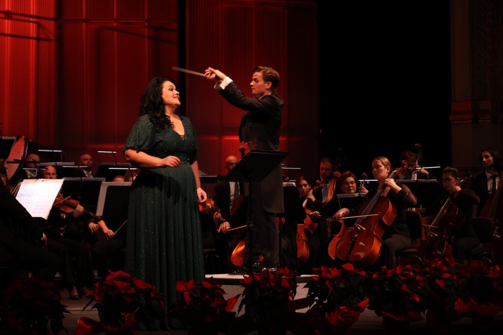 Novogodišnji koncert: Kristina Kolar, Valentin Egel, Riječki simfonijski orkestar; foto Dražen Šokčević