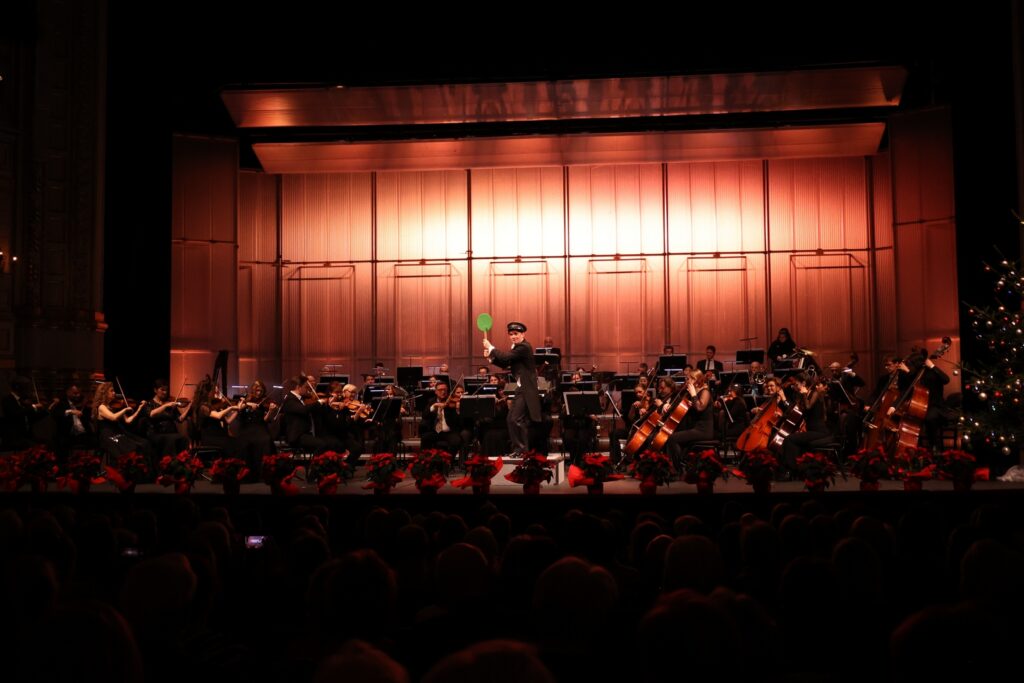 Novogodišnji koncert: Valentin Egel i Riječki simfonijski orkestar; foto Dražen Šokčević