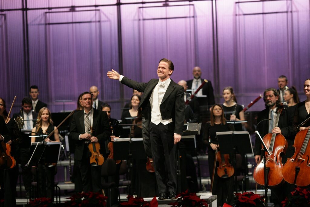 Novogodišnji koncert: Valentin Egel i Riječki simfonijski orkestar; foto Dražen Šokčević