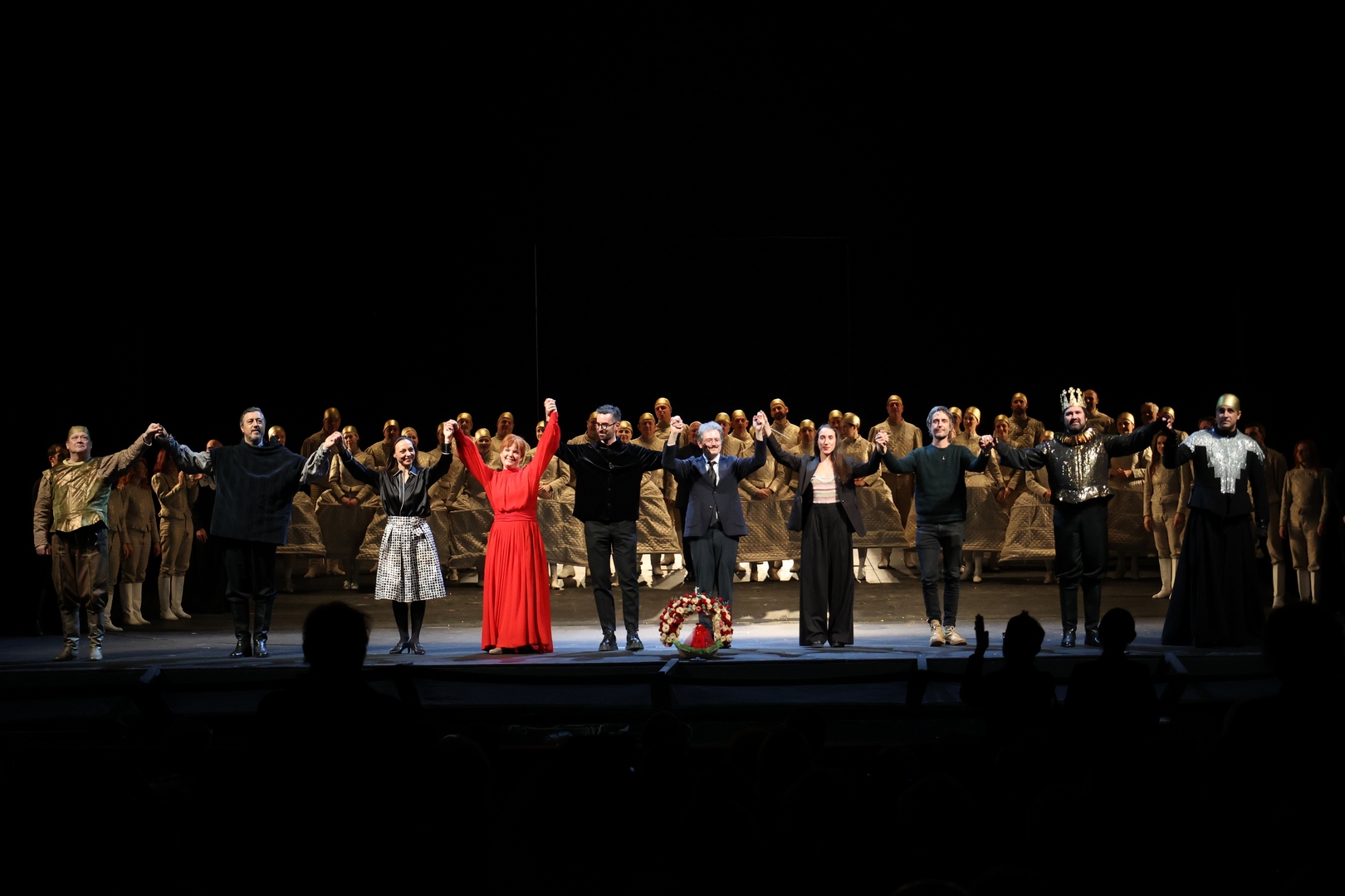 U prvome planu: Sergej Kiselev, Robert Kolar, Silvia Giuffre, Anamarija Knego, Federico Gagliardi, Sebastiano Rolli, Margherita Platé, Carmine Maringola, Bože Jurić Pešić, Luka Ortar