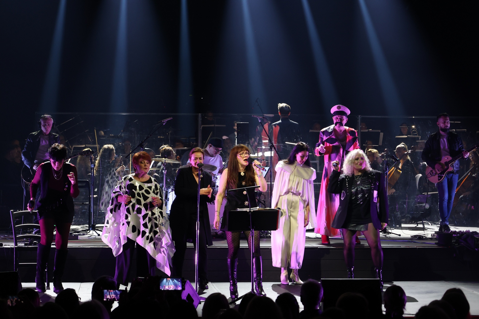 Koncert "Volim žene": u prvome planu Iva Močibob, Zdenka Kovačiček, Olivera Baljak, Ivanka Mazurkijević, Konstrakta, Zoran Prodanović Prlja, Marina Perazić