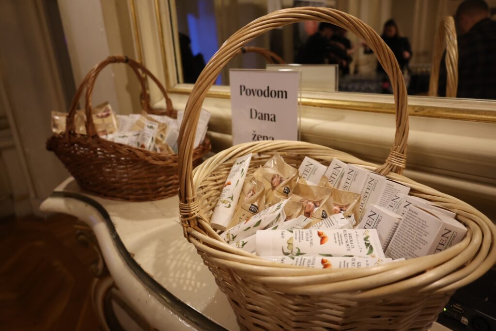 Domjenak nakon koncerta "Volim žene"