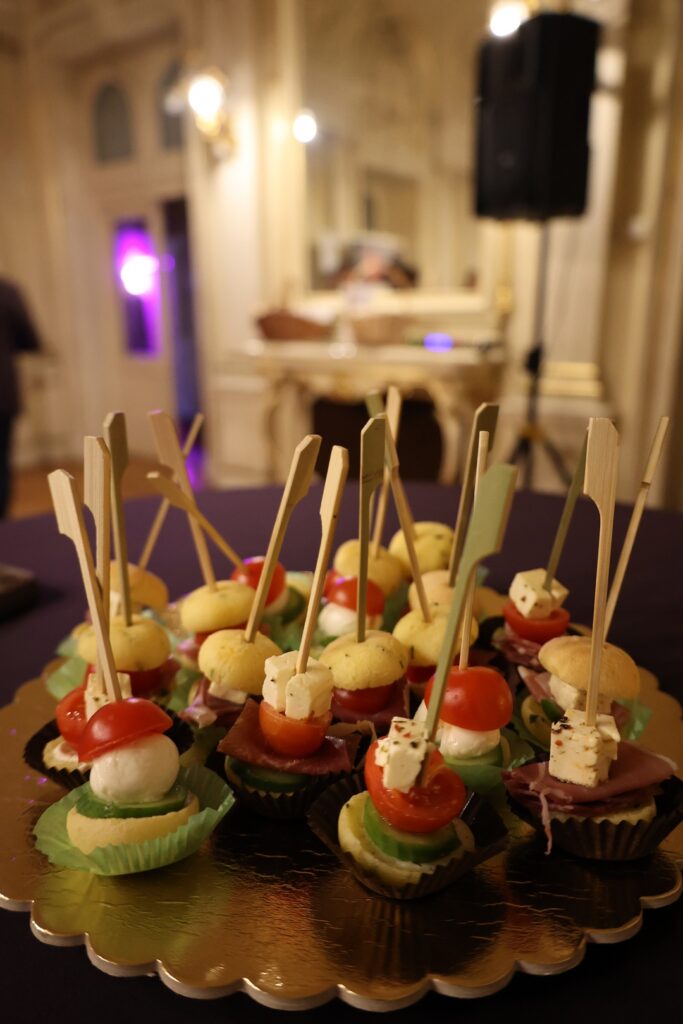 Domjenak nakon koncerta "Volim žene"