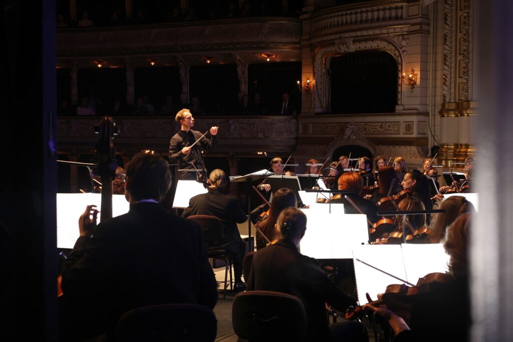 „Ravel, Šostakovič i Debussy“: Niklas Benjamin Hoffmann i Riječki simfonijski orkestar