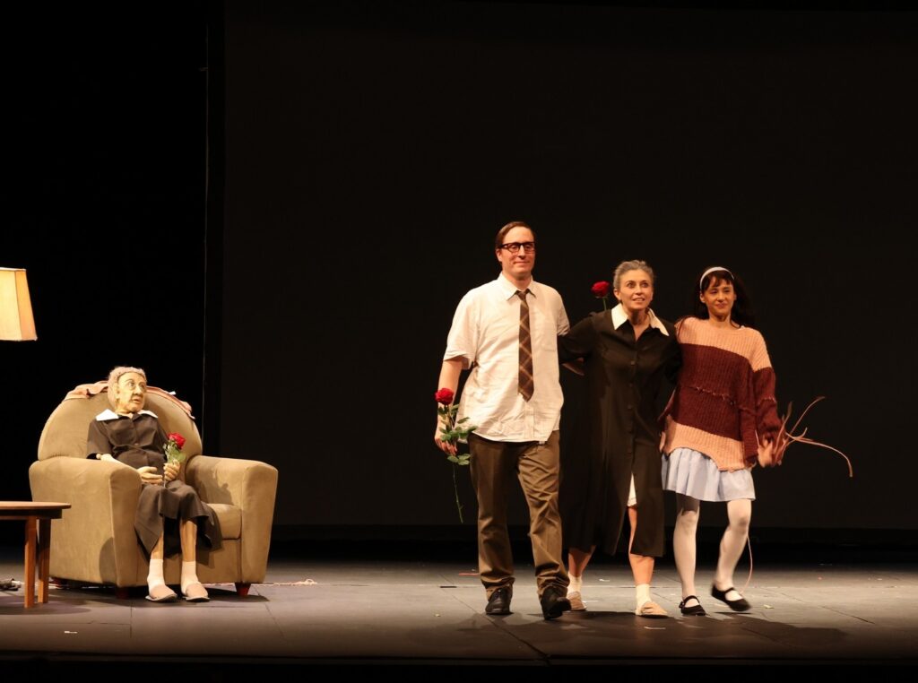 Prima/Premijera: "Nonna ha perso il filo" / "Baka je izgubila konac": Nonna/Baka, Giulio Settimo, Serena Ferraiuolo, Ivna Bruck