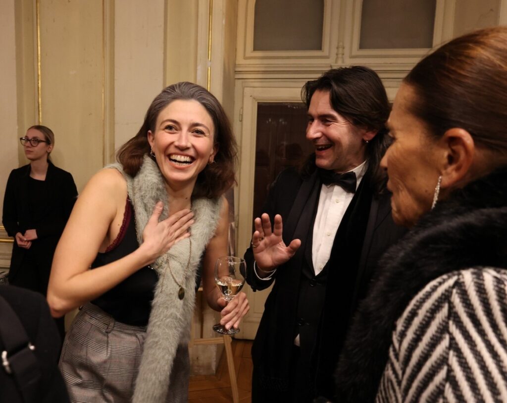 Prima / Premijera: "Nonna ha perso il filo" / "Baka je izgubila konac": Serena Ferraiuolo e/i Theodor de Canziani