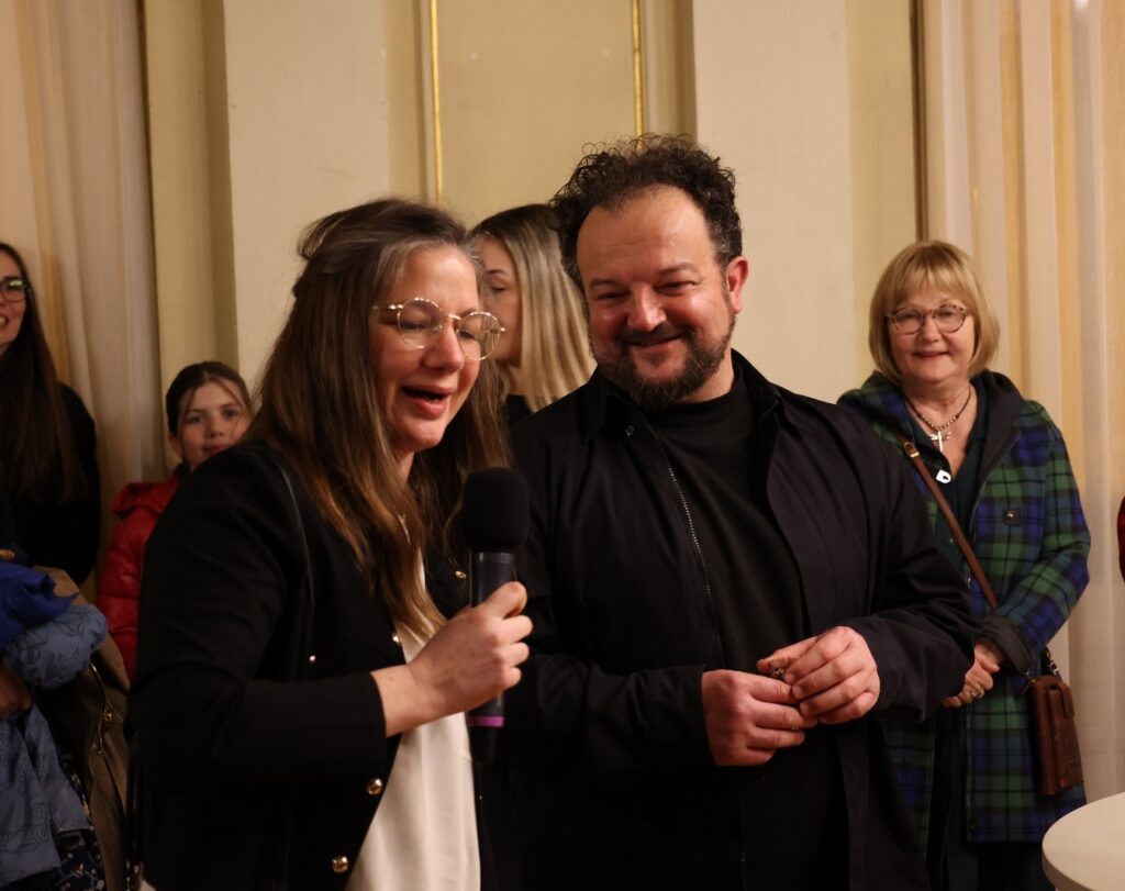 Prima/Premijera: "Nonna ha perso il filo" / "Baka je izgubila konac": Iva Bezinović Haydon e/i Massimiliano Cividati