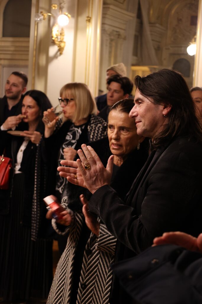 Prima / Premijera: "Nonna ha perso il filo" / "Baka je izgubila konac": Theodor de Canziani