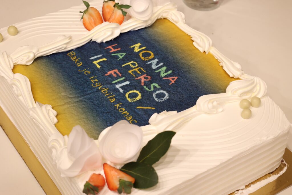 Prima/Premijera: "Nonna ha perso il filo" / "Baka je izgubila konac"