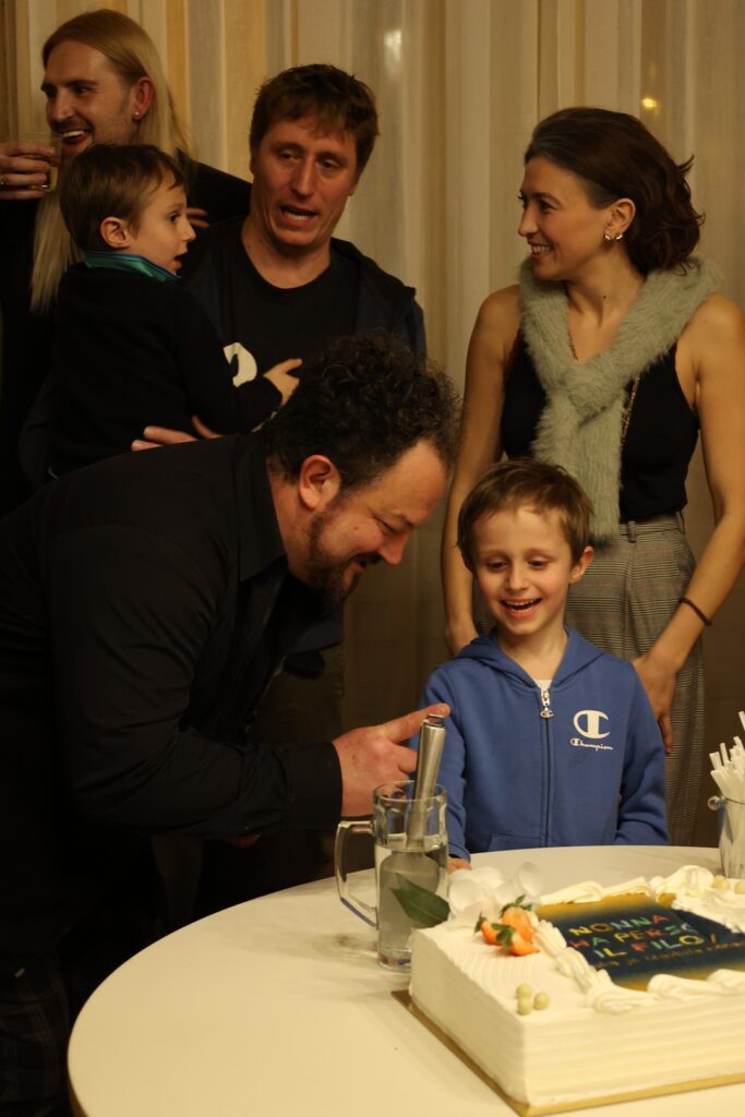 Prima/Premijera: "Nonna ha perso il filo" / "Baka je izgubila konac"