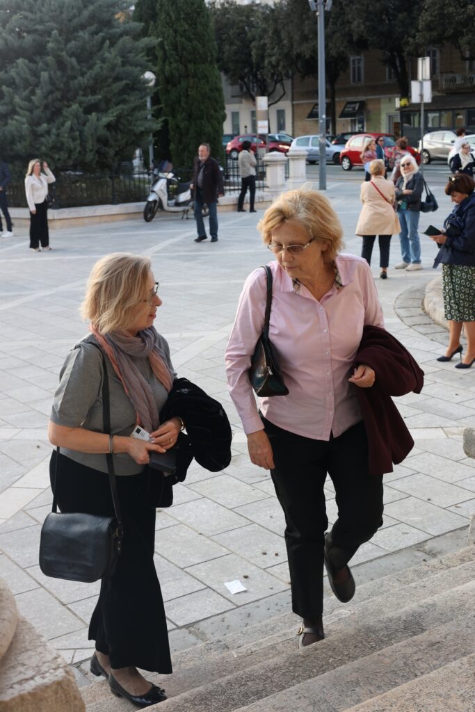 Izvedba predstave “A Place of Safety”