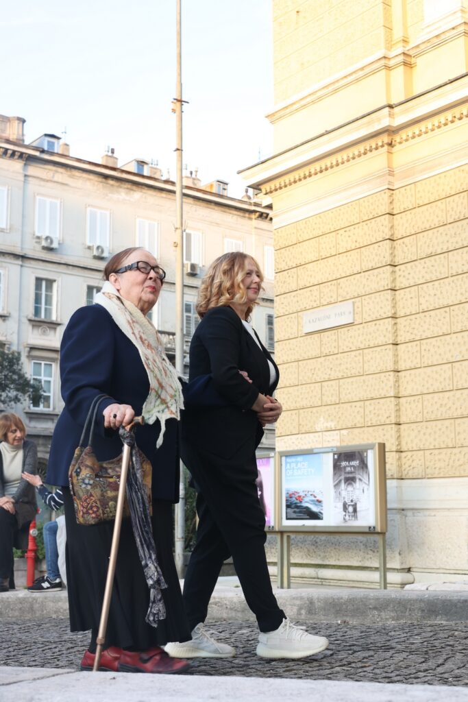 Izvedba predstave “A Place of Safety”: Loredana Gašparović i Evgenia Medić