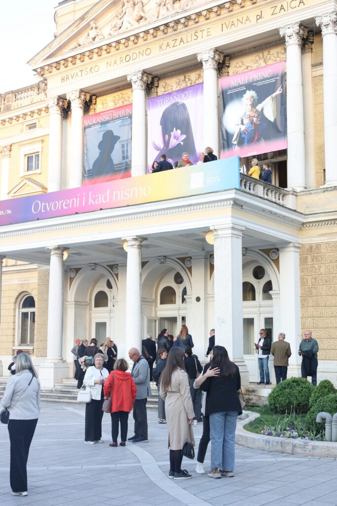 Izvedba predstave “A Place of Safety”