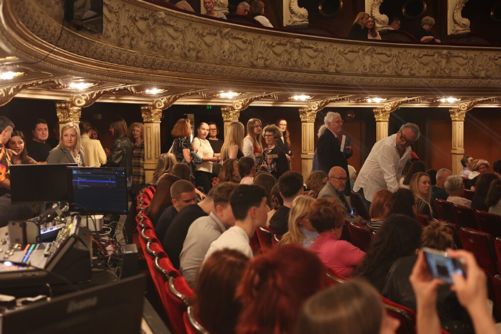 Izvedba predstave “A Place of Safety”