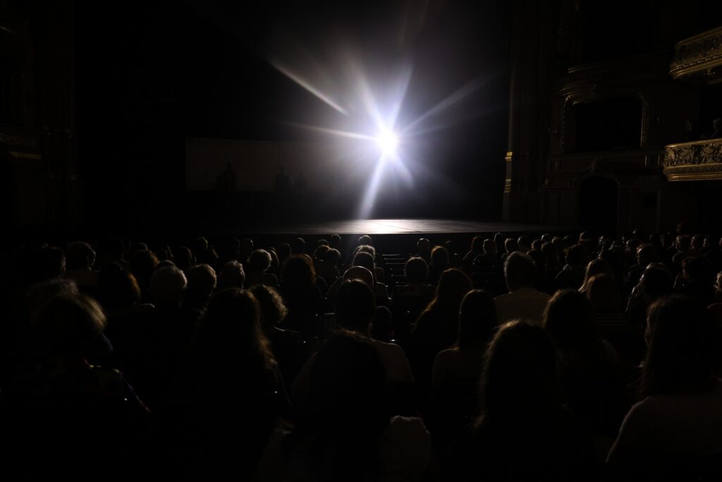 Izvedba predstave “A Place of Safety”