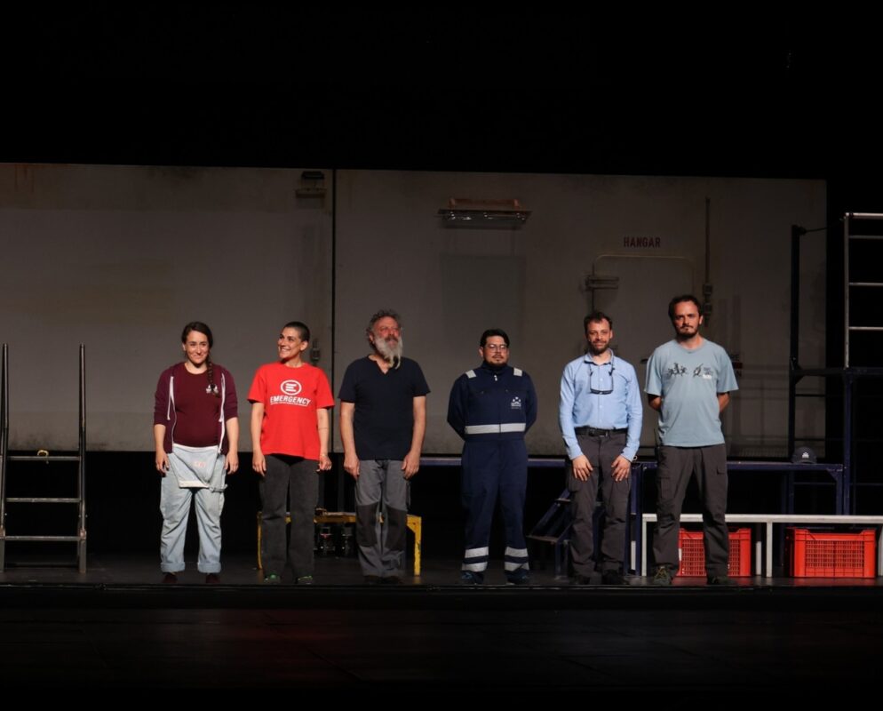 Izvedba predstave “A Place of Safety”: Alice Conti, Floriana Pati, Flavio Catalano, José Ricardo Peña, Nicola Borghesi, Miguel Duarte