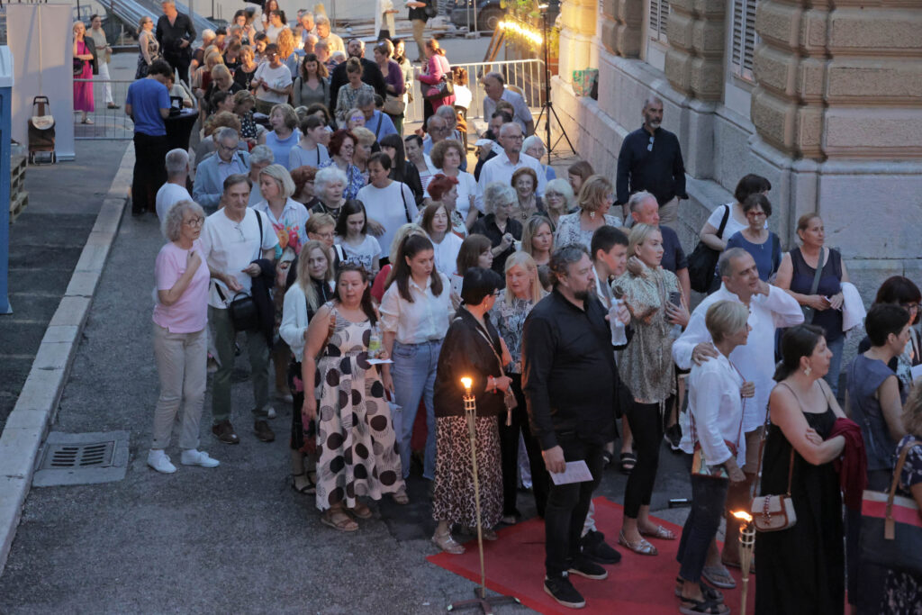 „Opera u plamenu“