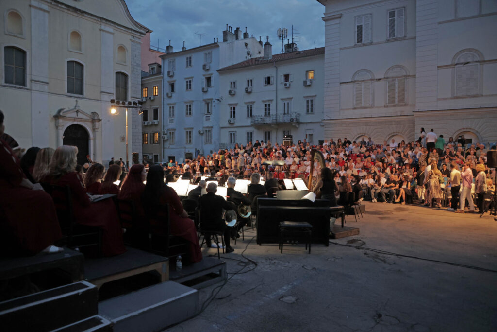 „Opera u plamenu“