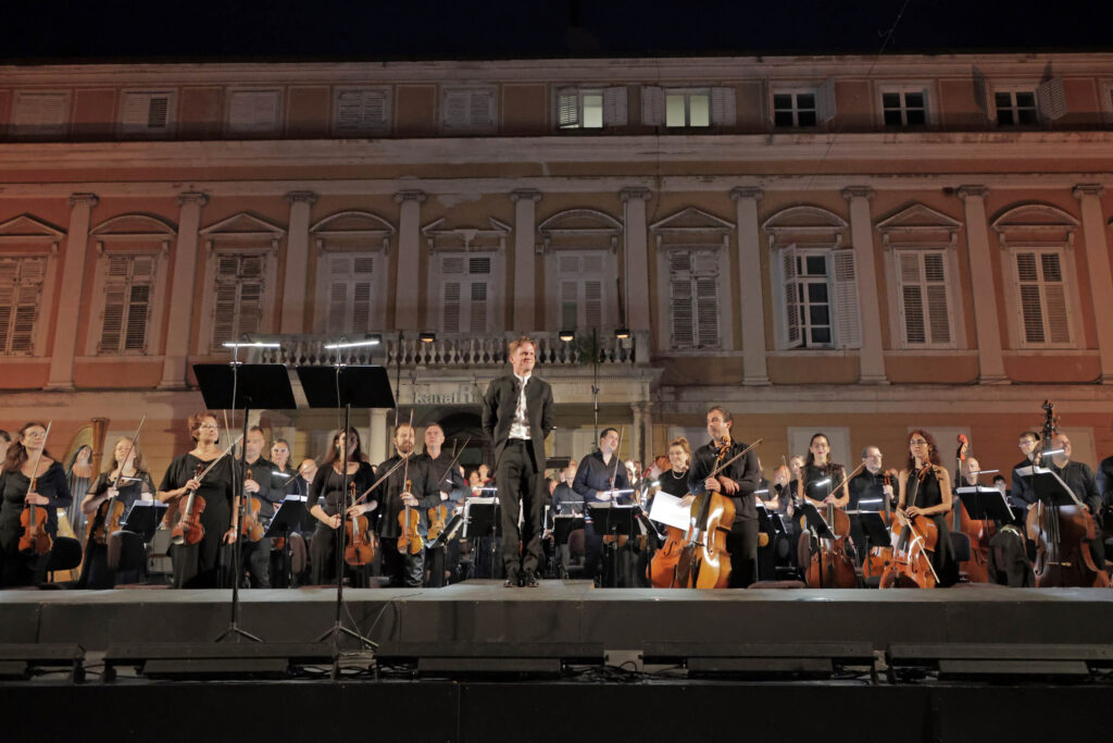 „Opera u plamenu“: Valentin Egel i Riječki simfonijski orkestar