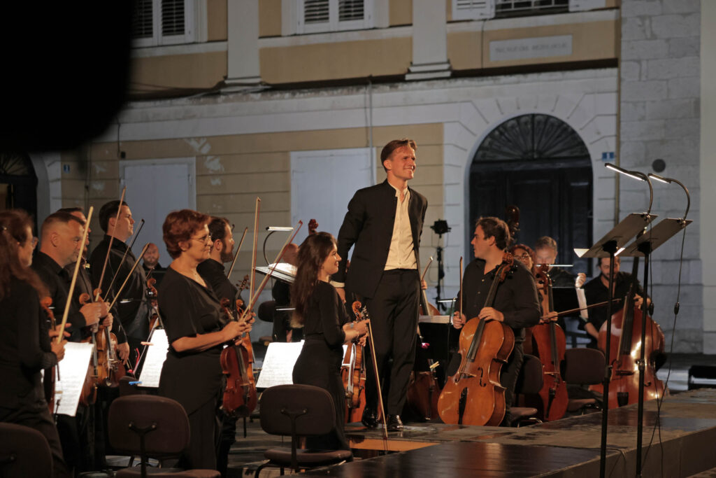 „Opera u plamenu“: Valentin Egel i Riječki simfonijski orkestar